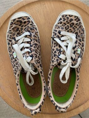 Cariuma Leopard Print Canvas Sneakers